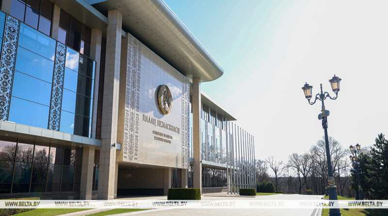 Ответственность за незаконные операции с токенами и пропаганду чайлдфри. Александр Лукашенко подписал закон