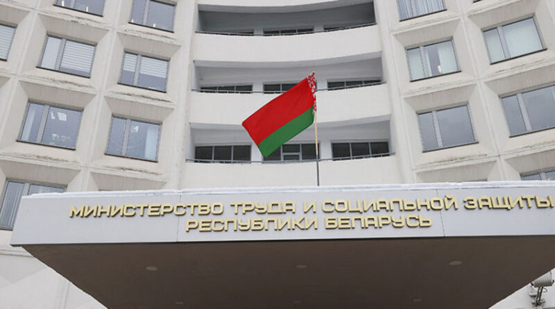 В Минтруда рассказали, как получить денежную компенсацию вместо отпуска В Минтруда рассказали, как получить денежную компенсацию вместо отпуска