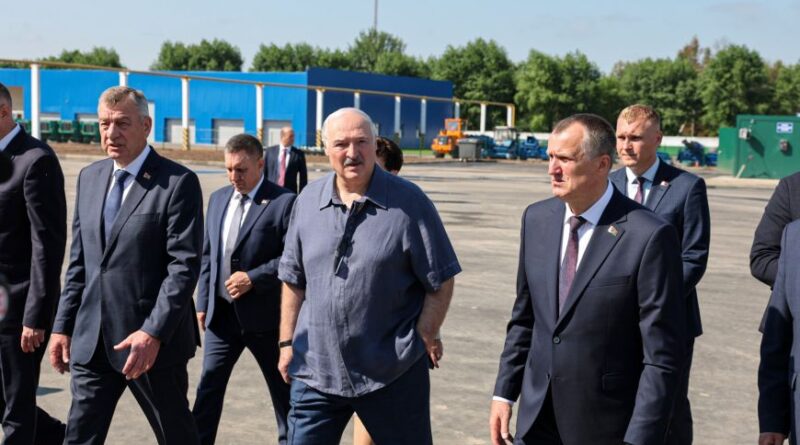 Александр Лукашенко: райагросервисы должны стать опорными пунктами для отечественных производителей техники