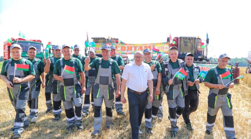 «Зажынкі» ў СВК «Ляхавіцкі» далі старт уборачнай кампаніі на Ляхавіччыне «Зажынкі» ў СВК «Ляхавіцкі» далі старт уборачнай кампаніі на Ляхавіччыне