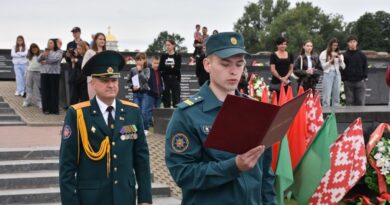 У агні, на вадзе  і за рулём камбайна. Напярэдадні Дня пажарнай службы начальнік Брэсцкага абласнога ўпраўлення МНС Валерый Рудольф правёў прэс-канферэнцыю для прадстаўнікоў СМІ