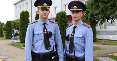 Участковае папаўненне. У Ляхавіцкім раённым аддзеле ўнутраных спраў заступілі на службу ўчастковымі інспектарамі два выпускнікі Акадэміі МУС