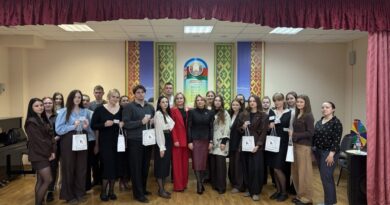 В Ляховичах молодых педагогов приветствовала «Белая Русь»: вручение билетов и старт профессионального пути В Ляховичах молодых педагогов приветствовала «Белая Русь»: вручение билетов и старт профессионального пути