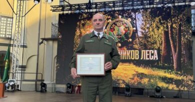 На республиканском празднике среди 120 человек, удостоенных высших наград Минлесхоза и других государственных органов и представитель Ляховичского лесхоза На республиканском празднике среди 120 человек, удостоенных высших наград Минлесхоза и других государственных органов и представитель Ляховичского лесхоза