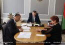 Прыём па дарожных пытаннях і не толькі. У мінулую сераду, 23 верасня, дэпутат Палаты прадстаўнікоў Нацыянальнага сходу Рэспублікі Беларусь па Баранавіцкай сельскай выбарчай акрузе № 7 Георгій Хлябовіч Прыём па дарожных пытаннях і не толькі. У мінулую сераду, 23 верасня, дэпутат Палаты прадстаўнікоў Нацыянальнага сходу Рэспублікі Беларусь па Баранавіцкай сельскай выбарчай акрузе № 7 Георгій Хлябовіч