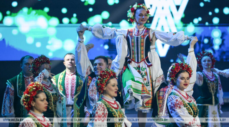 Лукашенко отметил особую заслугу работников культуры в приумножении духовного богатства страны