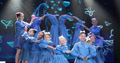 В Ляховичском ГДК прошел праздничный концерт, посвященный Дню матери