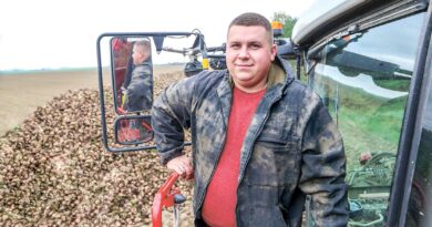 Ад насення ў раллі да цукру на паліцах. І зноў аграрыі Ляхавіччыны сярод лідараў уборачнай кампаніі. Гэтымі днямі нашы землякі паказваюць майстар-клас на ўборцы цукровых буракоў Ад насення ў раллі да цукру на паліцах. І зноў аграрыі Ляхавіччыны сярод лідараў уборачнай кампаніі. Гэтымі днямі нашы землякі паказваюць майстар-клас на ўборцы цукровых буракоў