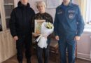 Руководство Ляховичского РОЧС поблагодарило маму сотрудника за воспитание сына